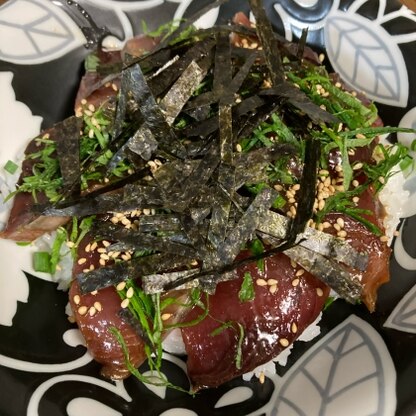 鰹の刺身で作りました。
調味料が醤油、ごま油、みりんだけだったので、手軽に作ることができ、美味しかったです。